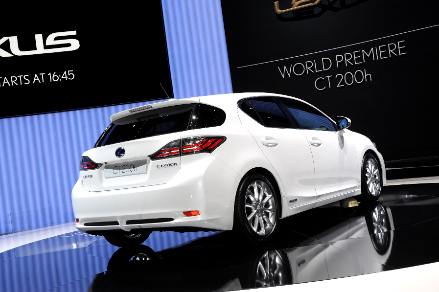 Der Lexus CT 200h rollt im kommenden Frühjahr auf die Straßen. 
