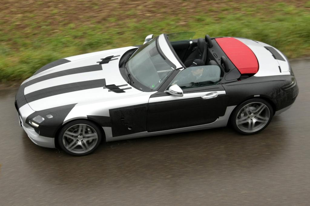 Der Mercedes SLS AMG legt sein Dach ab
