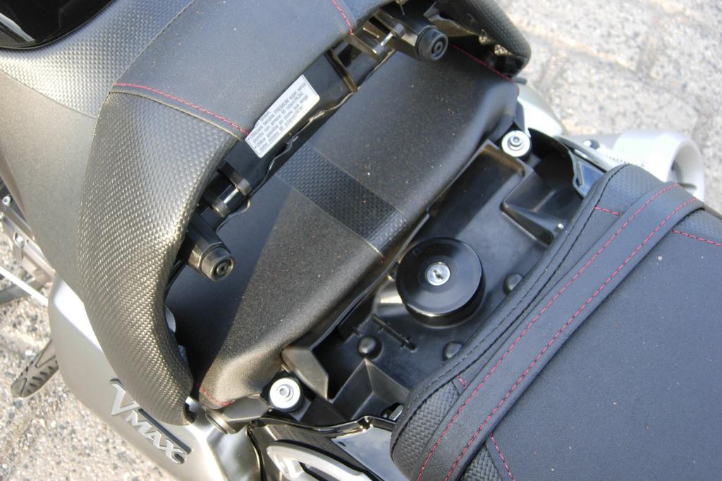Der Tank liegt unterm Sitz und fasst nur 15 Liter