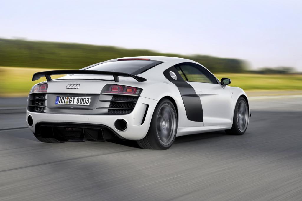 Der große Heckflügel ist Erkennungszeichen des R8 GT