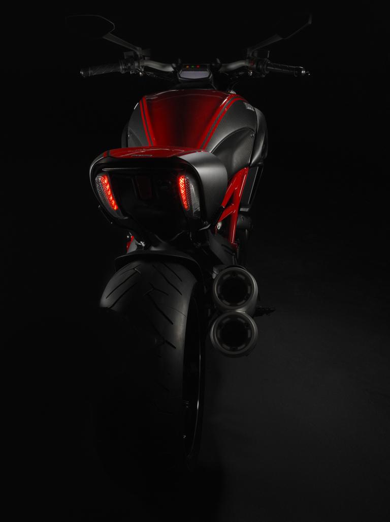 Ducati Diavel feiert Premiere auf der Mailänder Motorradmesse EICMA