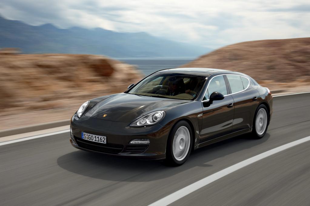 Durch die Start-Stopp-Automatik verbraucht der Porsche Panamera S rund 0,6 Liter weniger Kraftstoff auf 100 Kilometern. 