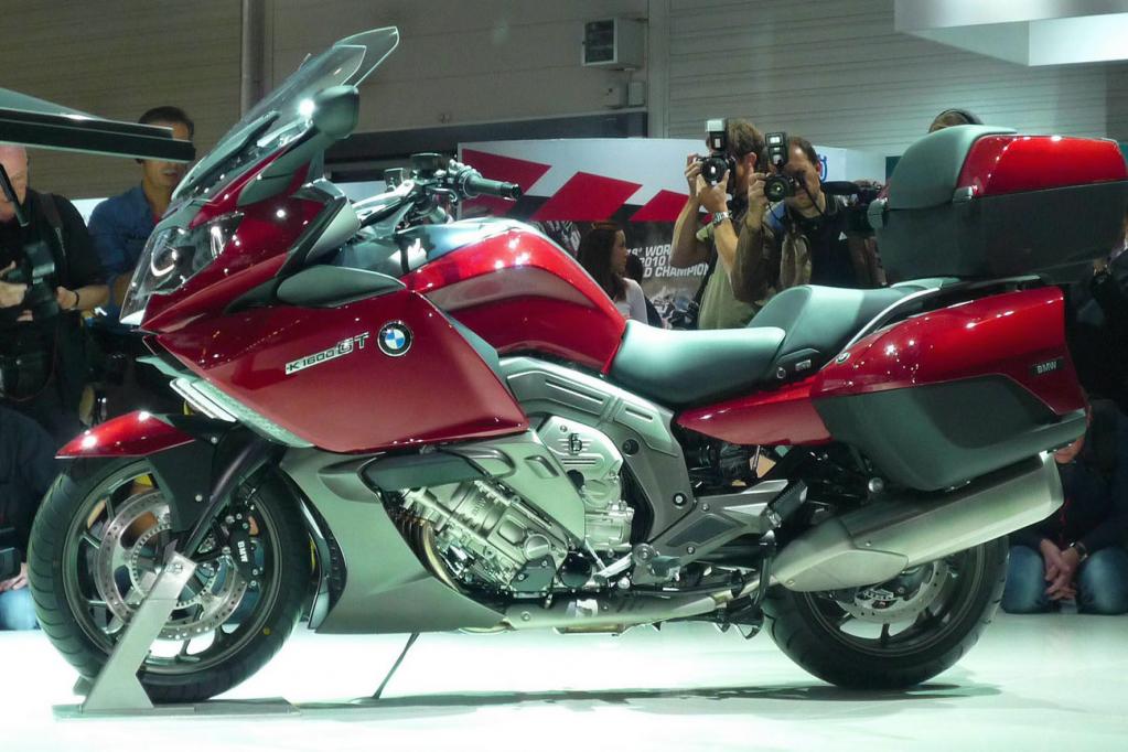 Ein Messehöhepunkt ist die Weltpremiere der BMW K1600 GT, die über einen leistungsstarken Motoren verfügt. 