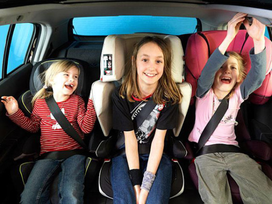 Eltern werden beim Autokauf von ihren Kindern beeinflusst