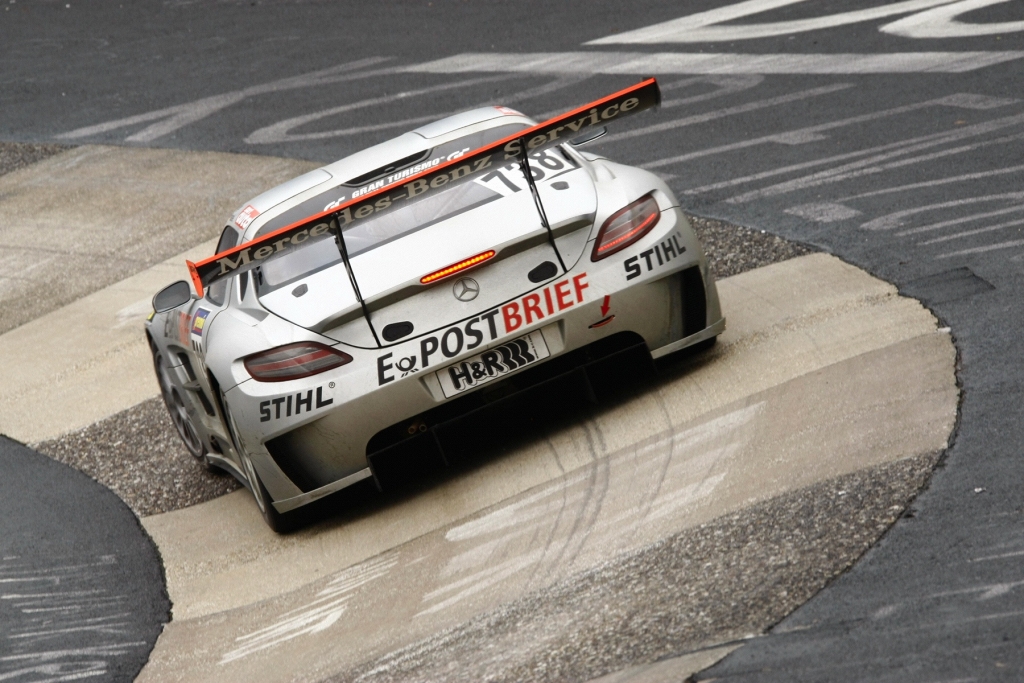 Erster Sieg für den SLS AMG GT3