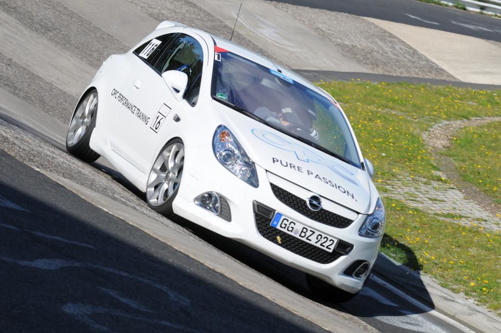 Fahrspaß pur: Mit dem Opel Corsa OPC über den Nürburgring