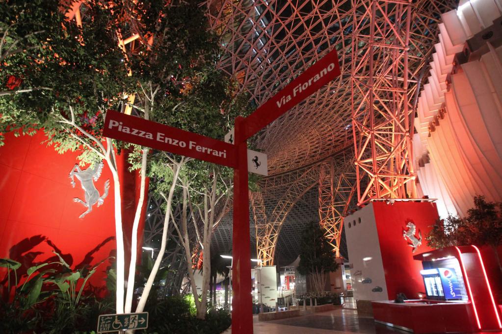 Ferrari eröffnet Themenpark in Abu Dhabi 