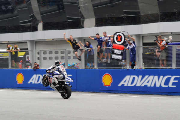 Fiat gratuliert MotoGP-Pilot Jorge Lorenzo zum Weltmeistertitel