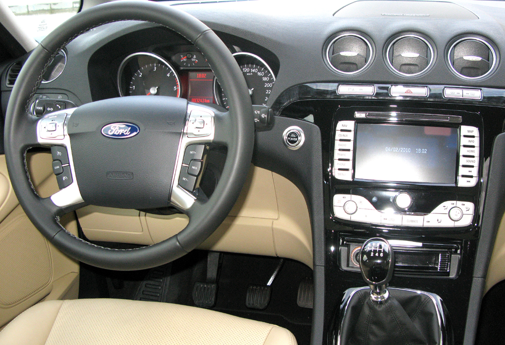 Ford aktuell: Blick auf den Arbeitsplatz des Galaxy-Fahrers. 