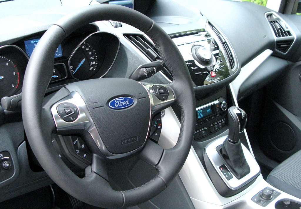 Ford aktuell: Blick ins Cockpit des Schiebetüren-Siebensitzers Grand-C-Max. 