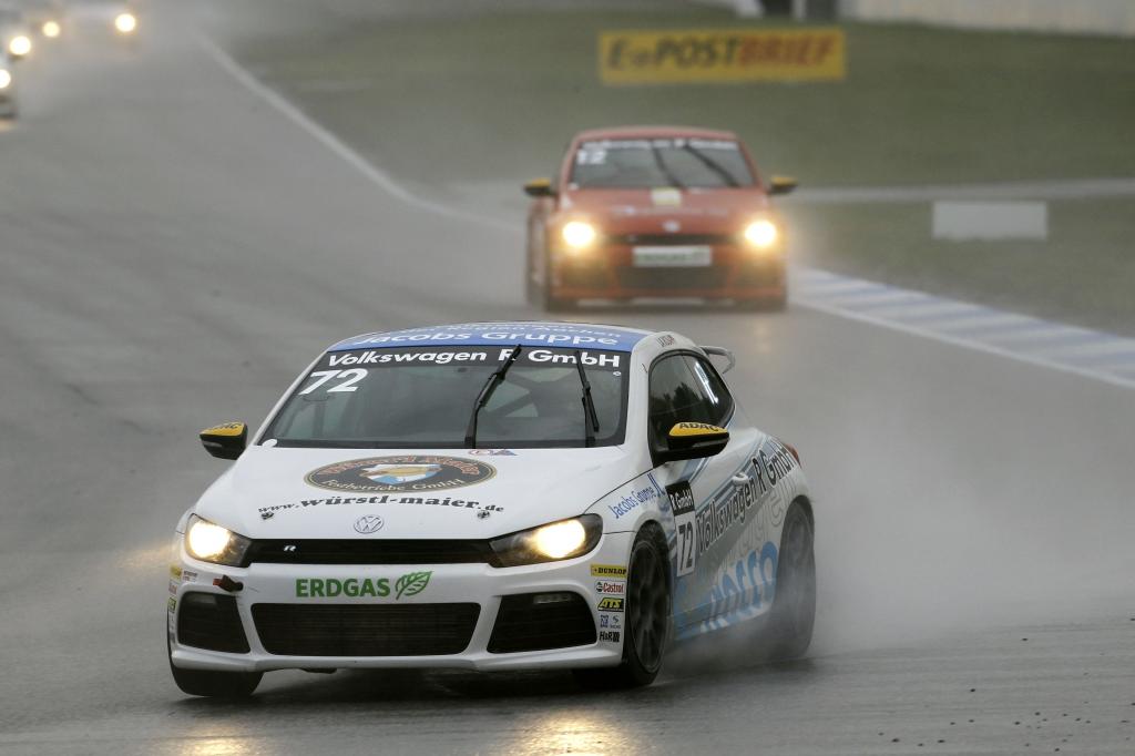 Gaststarter Daniel de la Rosa gewann den letzten Lauf des Scirocco-R-Cups.