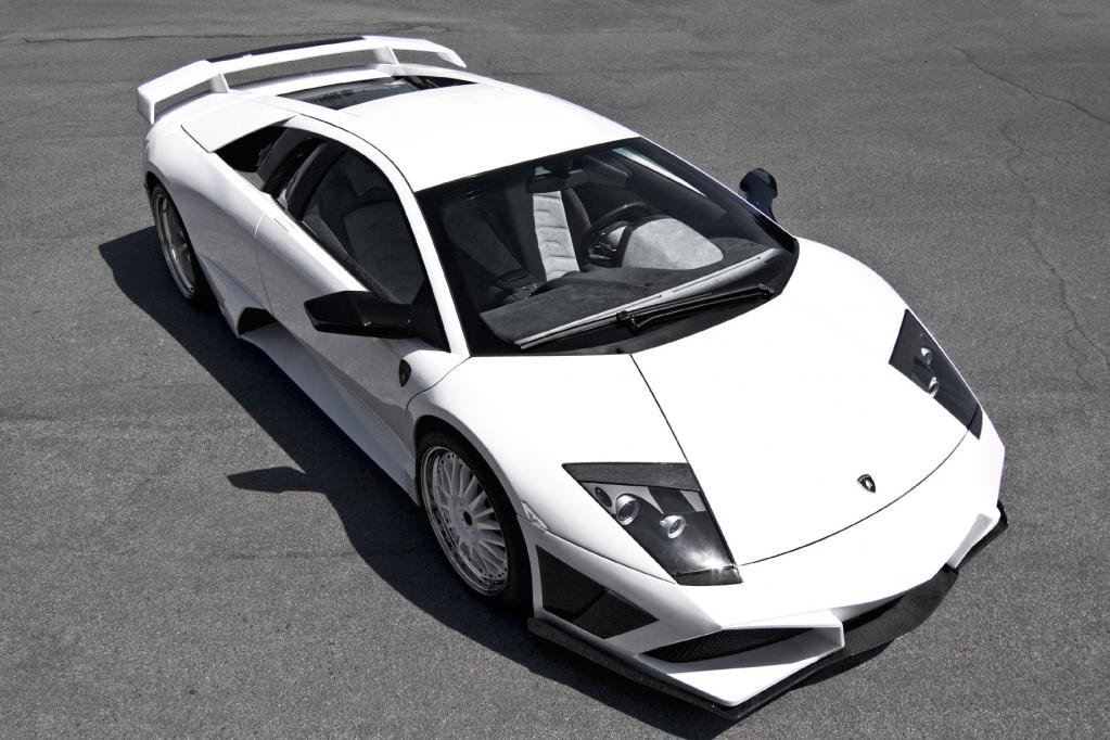 Inklusive Montage kostet der auf 75 Exemplare limitierte Aerodynamik-Bausatz aus Karbon 28 500 Euro. 
