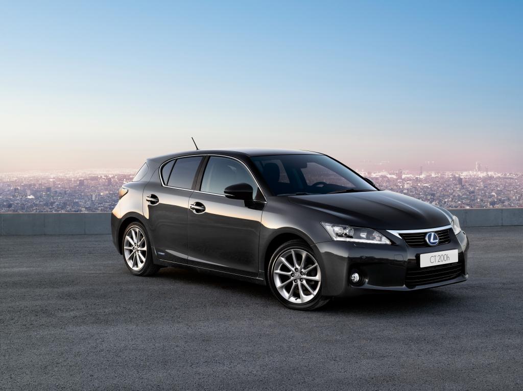 Lexus CT 200h verbraucht 3,8 Liter auf 100 Kilometern