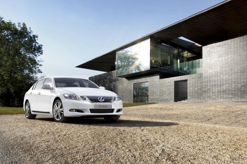 Lexus GS 450h.