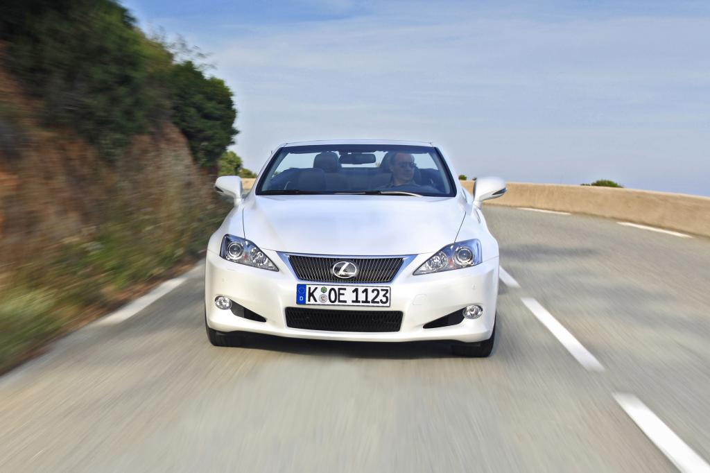 Lexus IS 250 C -  mit deutscher Zulassung ein seltener Anblick