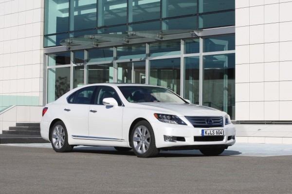 Lexus bietet neue Car Garantie