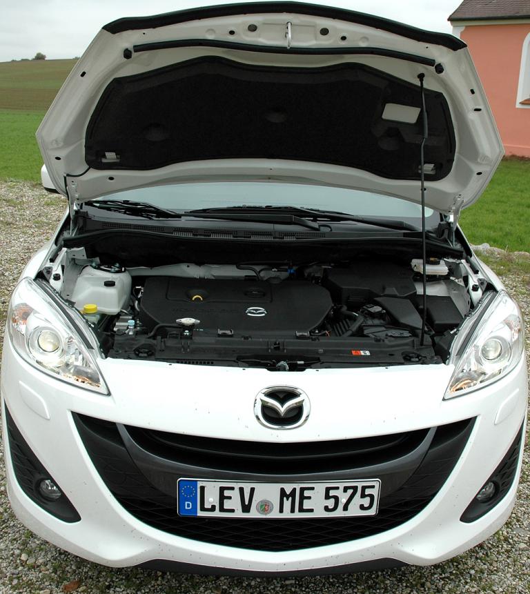 Mazda5: Blick unter die Motorhaube. 