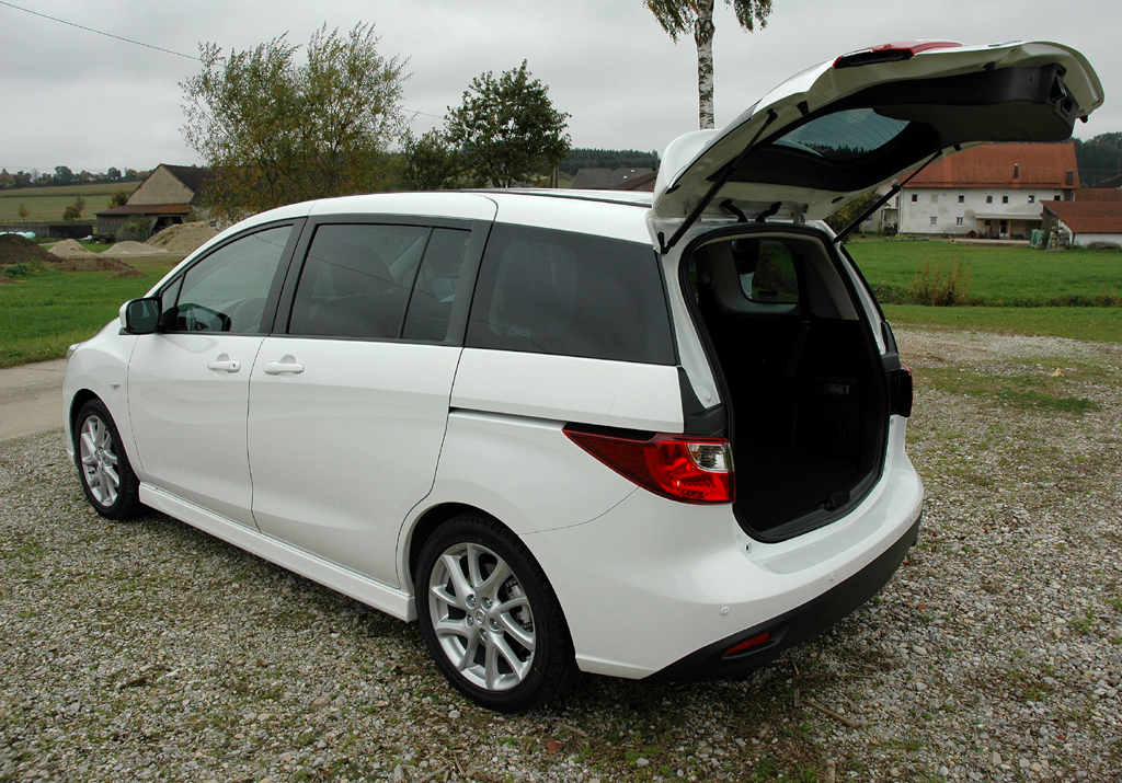 Mazda5: Ins Stauabteil passen 538/1597 und 112/1485 Liter (Fünf-/Siebensitzer) hinein. 