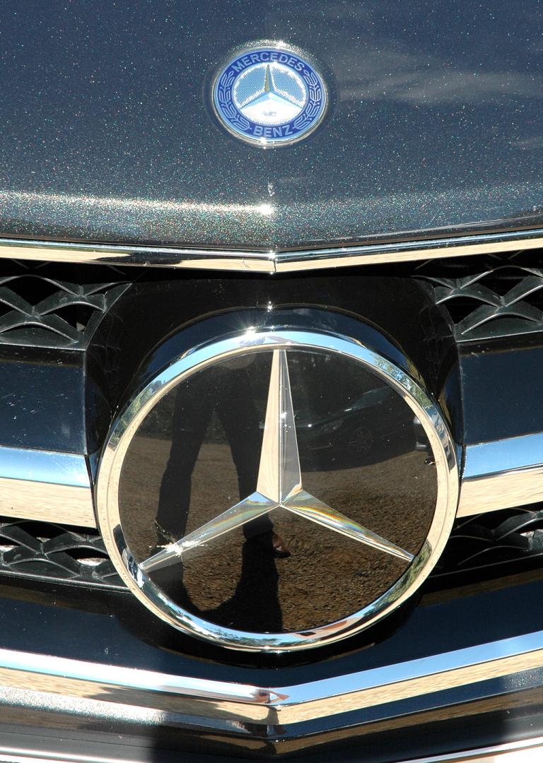 Mercedes AMG: Der Markenstern prangt mittig vorn im Kühlergrill. 