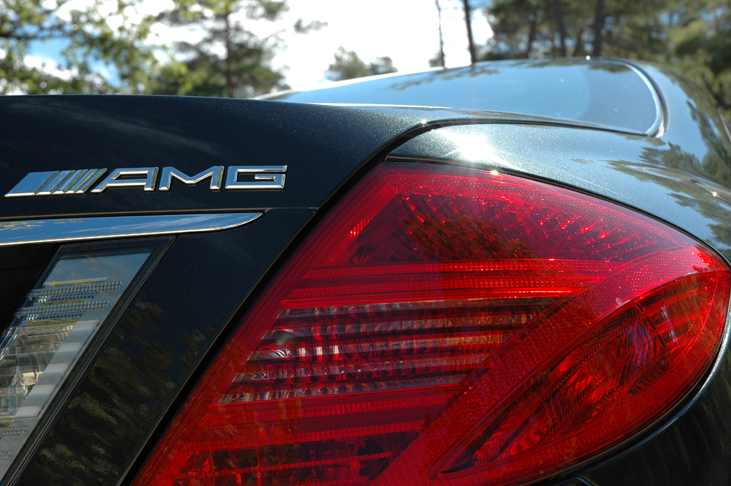 Mercedes AMG: Moderne Leuchteinheit hinten mit Markenschriftzug. 