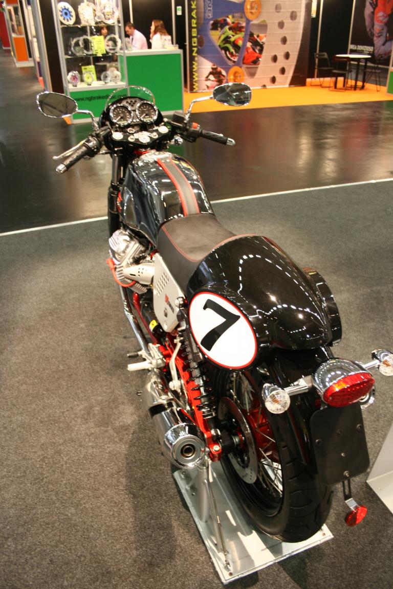 Moto Guzzi V7 Racer.