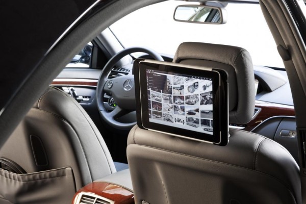 Nachrüstsatz für Tablet-Computer - Mercedes bringt das iPad ins Auto