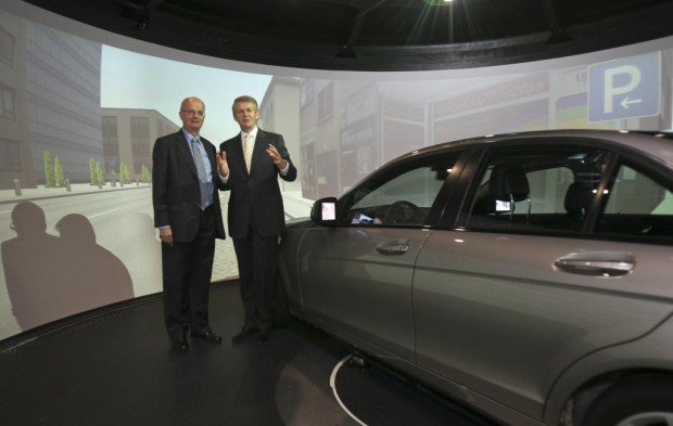 Neues Fahrsimulationszentrum: Daimler holt die Straße ins Haus 