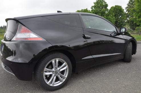 Optisch bekommt der CR-Z-Käufer eine Hommage an den beliebten und vor zwölf Jahren eingestellten CR-X. 
