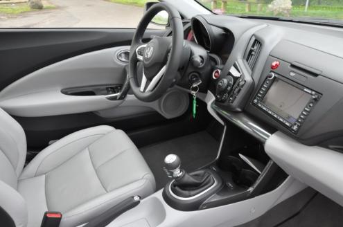 Optisch bekommt der CR-Z-Käufer eine Hommage an den beliebten und vor zwölf Jahren eingestellten CR-X. 