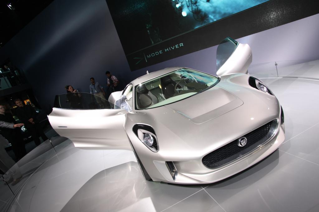 Paris 2010: Beim Jaguar C-X75 laden kleine Turbinen die Batterien auf