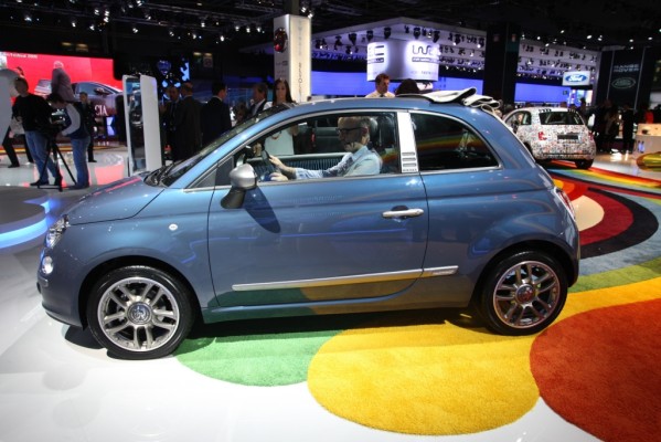 Paris 2010: Fiat zeigt verbrauchsarme Motoren und 500 Black Jack