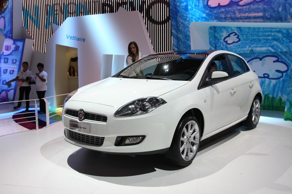 Paris 2010: Fiat zeigt verbrauchsarme Motoren und 500 Black Jack