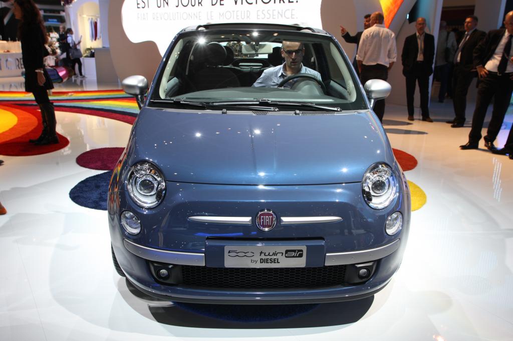 Paris 2010: Fiat zeigt verbrauchsarme Motoren und 500 Black Jack