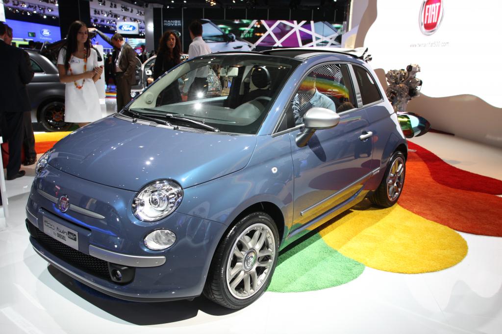 Paris 2010: Fiat zeigt verbrauchsarme Motoren und 500 Black Jack