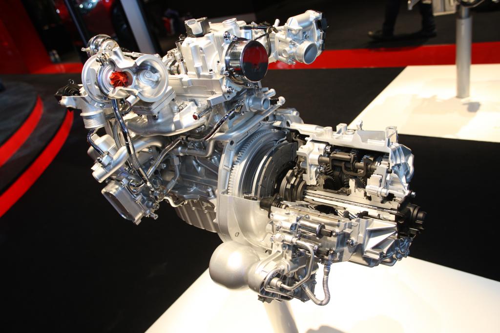 Paris 2010: Fiat zeigt verbrauchsarme Motoren und 500 Black Jack