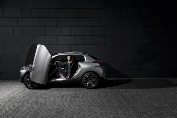 Paris 2010: Peugeot HR1 verwandelt sich schnell vom Zwei- zum Viersitzer