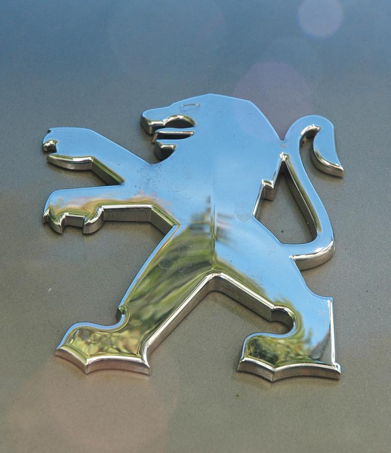 Peugeot 3008: Das Markenemblem ist der Löwe. 