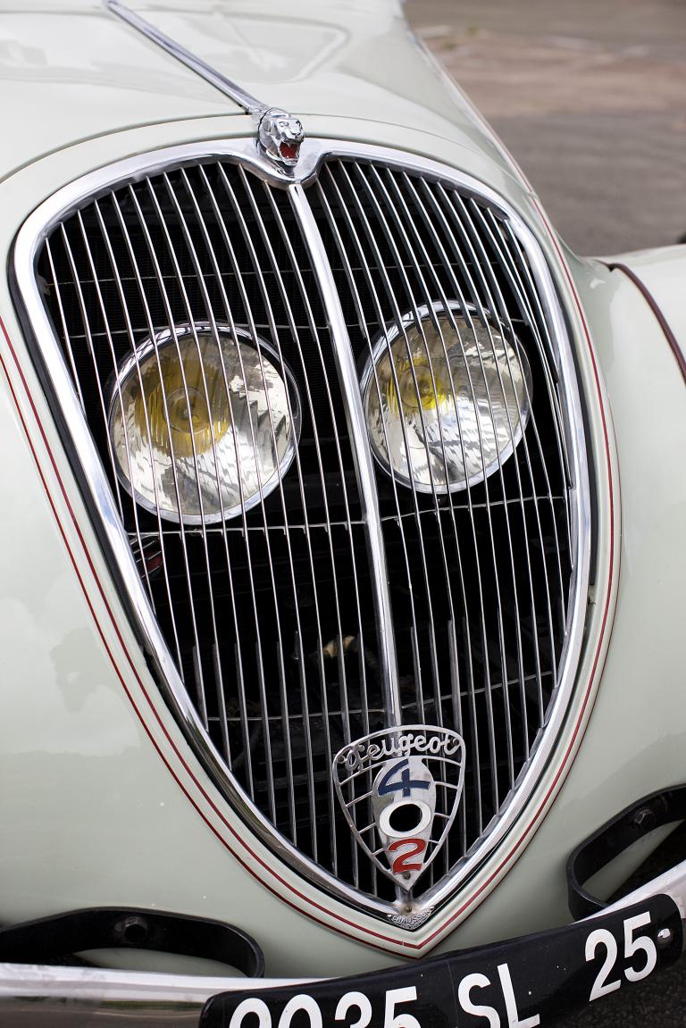 Peugeot 402 - 75 Jahre.