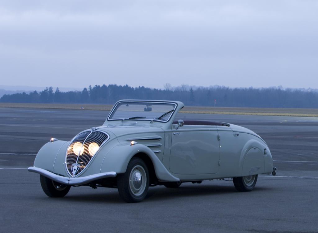 Peugeot 402 Eclipse.