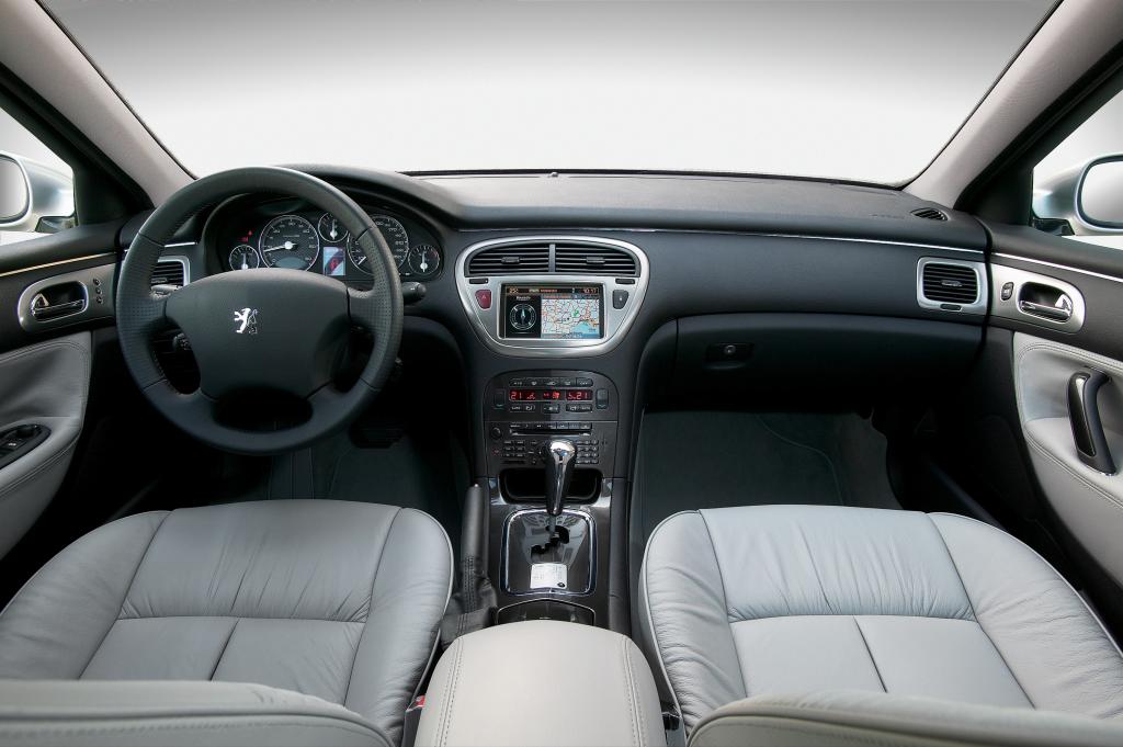 Peugeot 607.