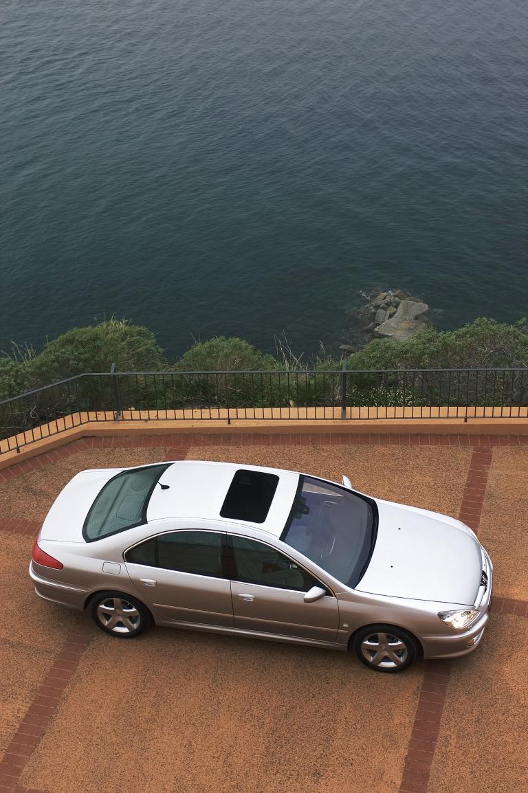 Peugeot 607.