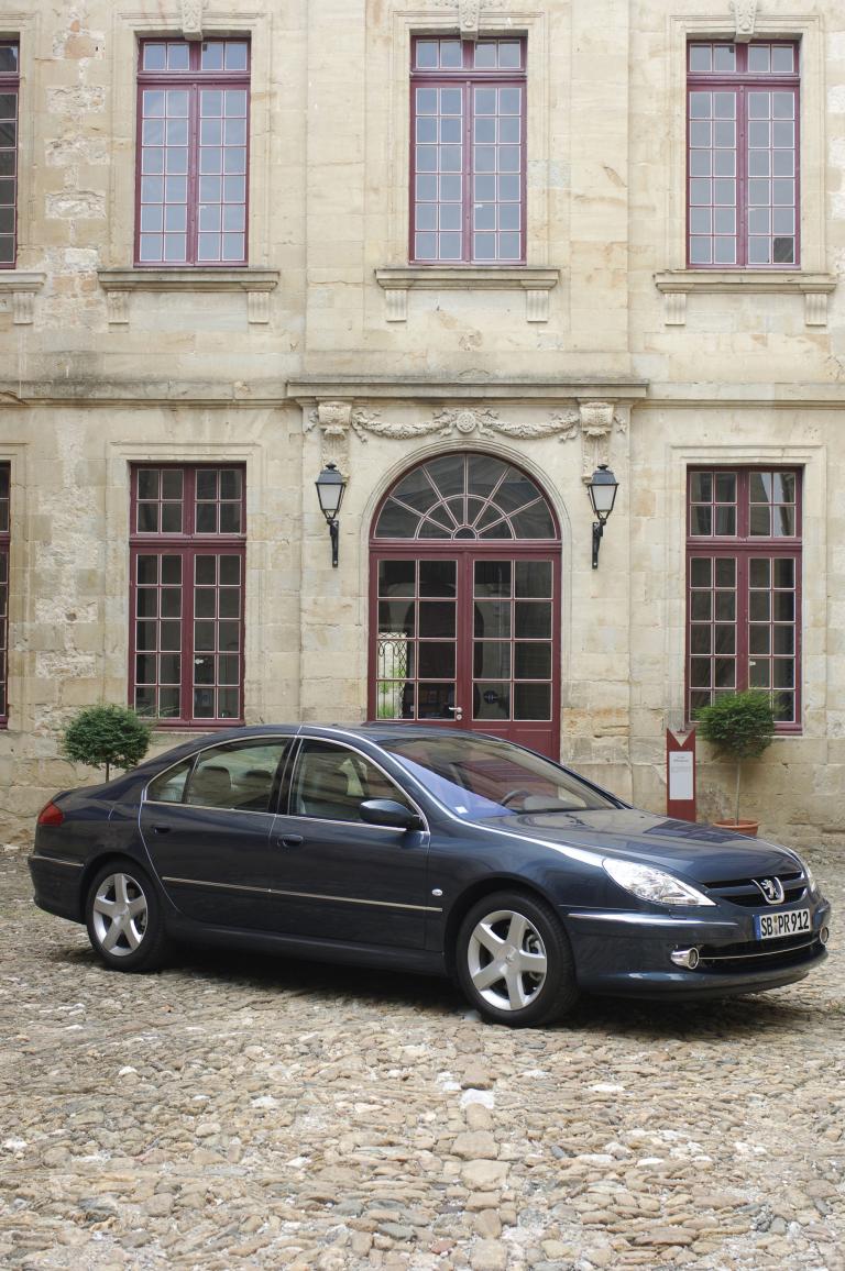 Peugeot 607.