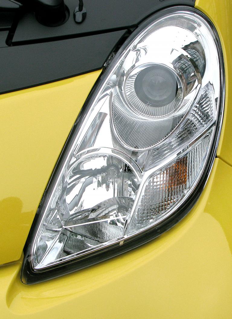 Peugeot iOn: Moderne Leuchteinheit vorn. 