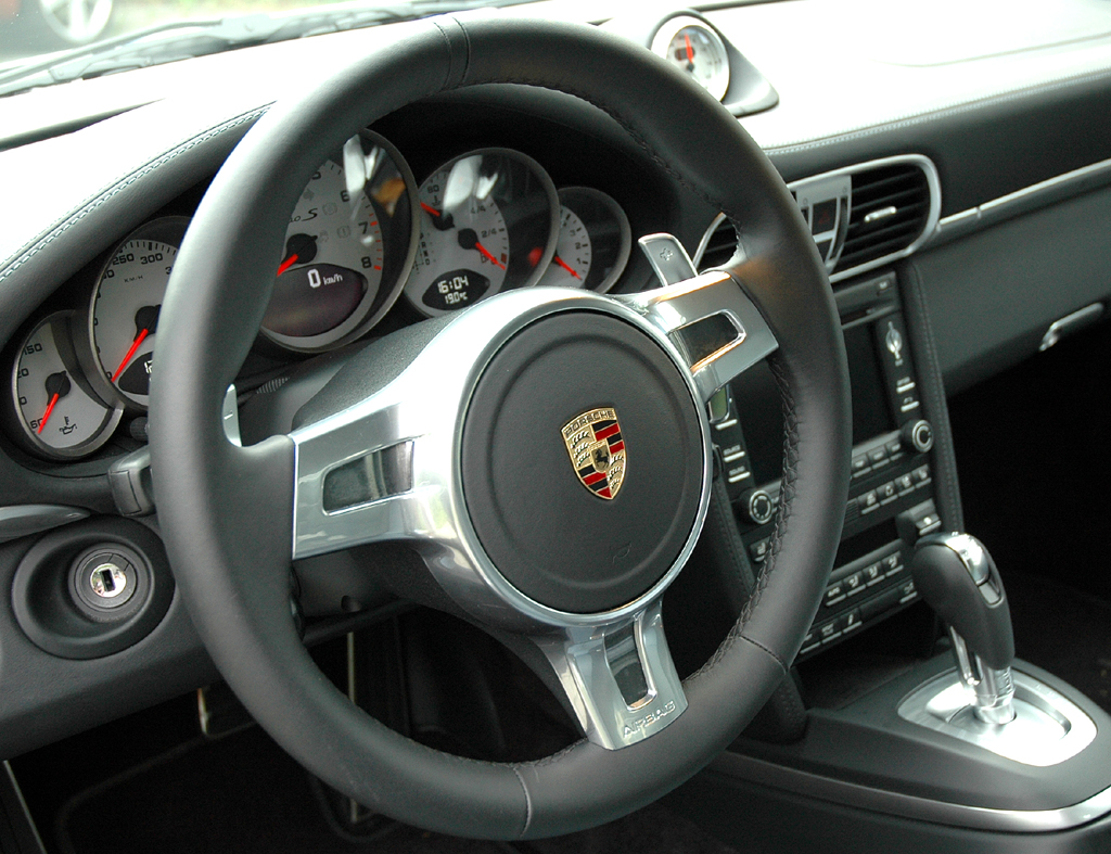 Porsche 911 Turbo S Coupé: Blick ins Cockpit. 