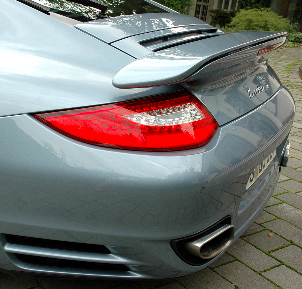 Porsche 911 Turbo S Coupé: Der Heckspoiler sorgt bei dem Heckantriebler für noch mehr Anpressdruck hinten. 