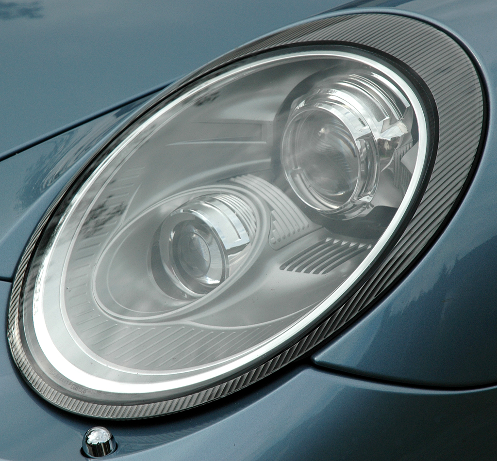 Porsche 911 Turbo S Coupé: Moderne Leuchteinheit vorn. 