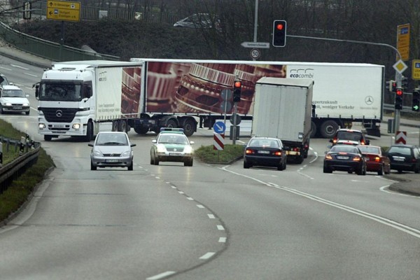 Riesen-Lkw - Truck-Monster oder Verkehrs-Retter?