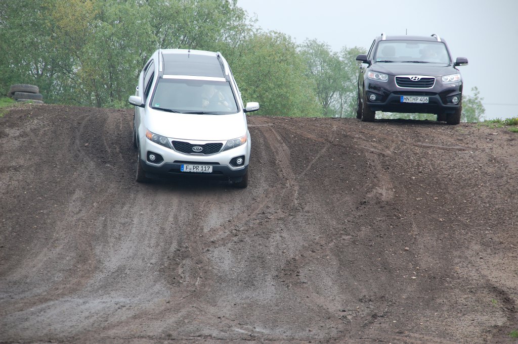 SUV-Duell Hyundai Santa Fe 2.2 CRDi 4WD vs. Kia Sorento 2.2 CRDi AWD: Koreanische Bruderschaft fürs Grobe
