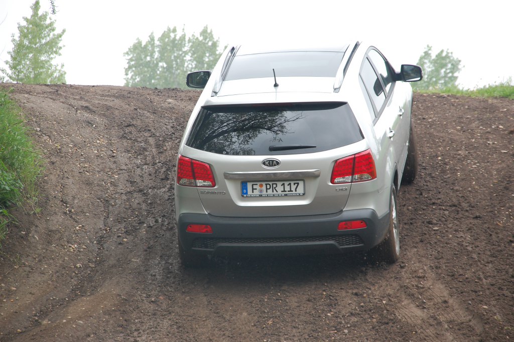 SUV-Duell Hyundai Santa Fe 2.2 CRDi 4WD vs. Kia Sorento 2.2 CRDi AWD: Koreanische Bruderschaft fürs Grobe