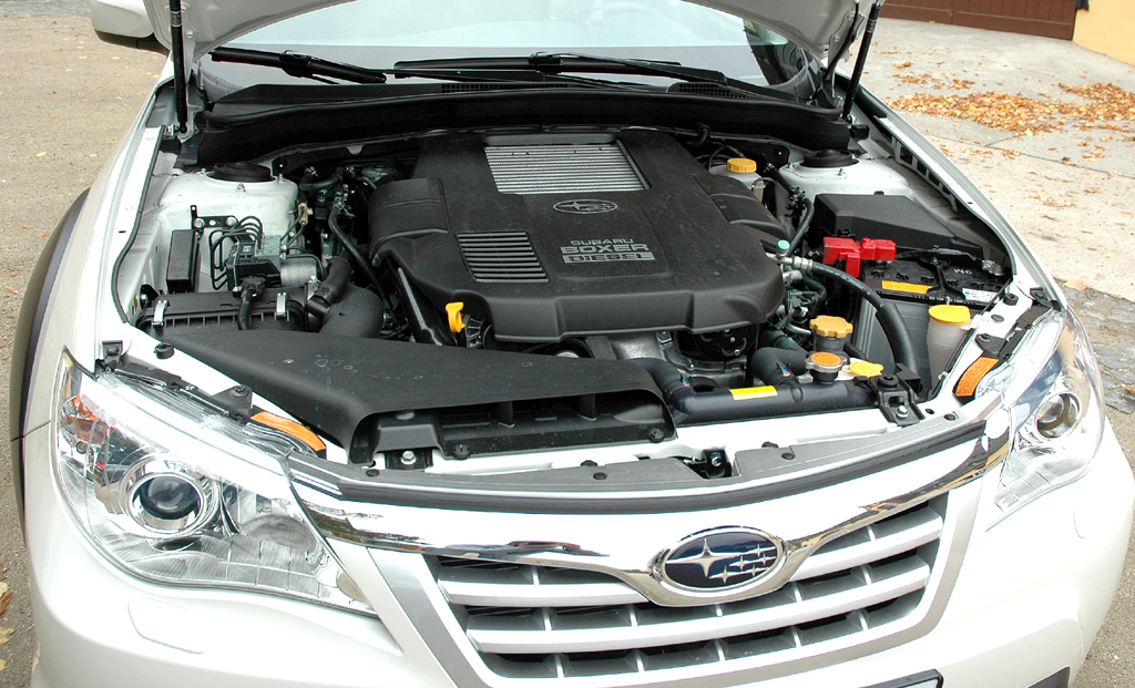 Subaru Impreza XV: Blick unter die Motorhaube des Boxer-Turbodiesels. 